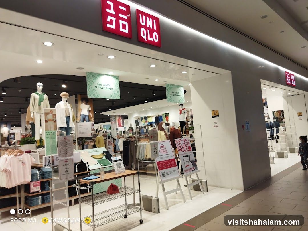 Uniqlo Storefront