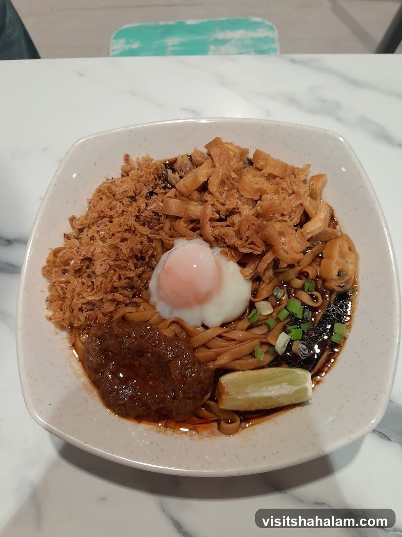 Noodles with Egg and Toppings