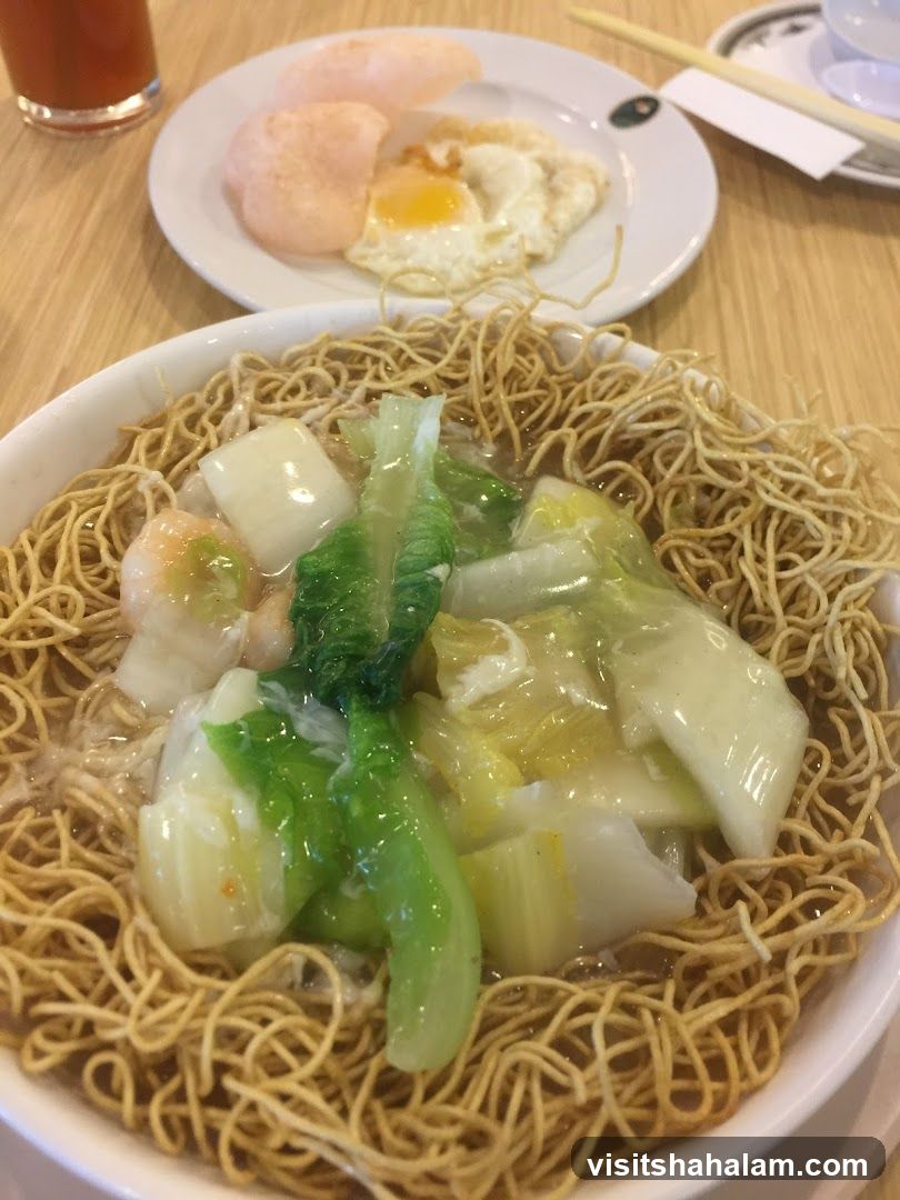 Crispy Noodles with Toppings