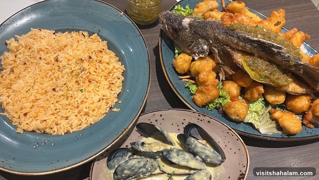 Seafood Platter with Rice and Mussels