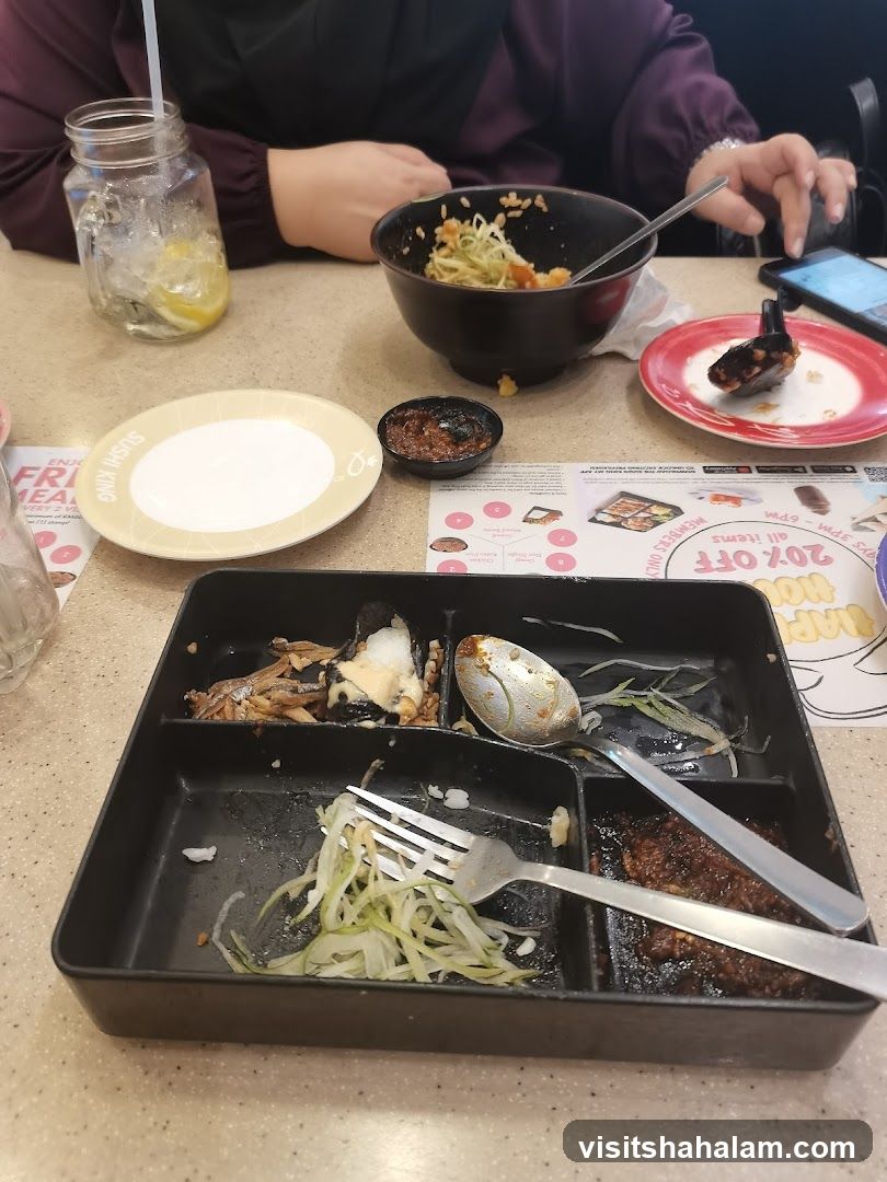 Table with leftover food