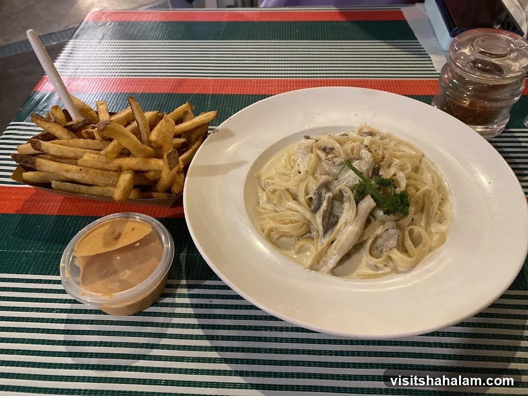Fettuccine Alfredo with Fries