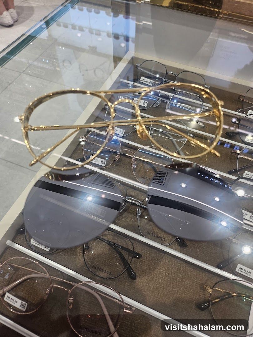 Eyeglasses Display