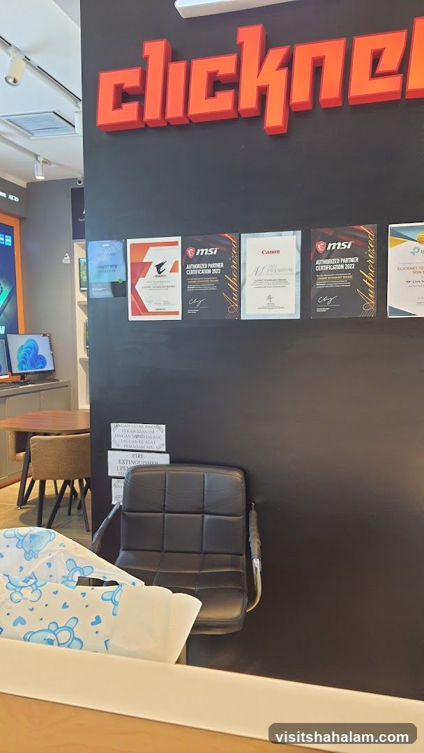 Clicknet Store Interior