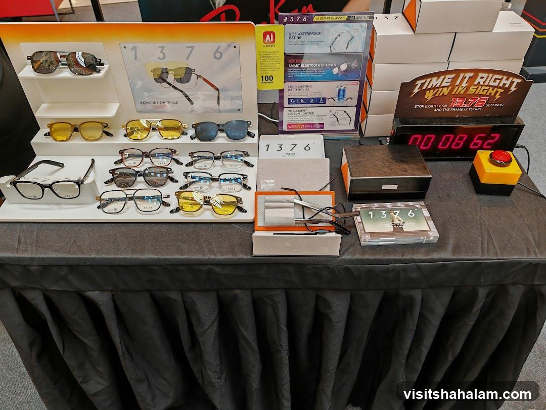 Eyewear Display