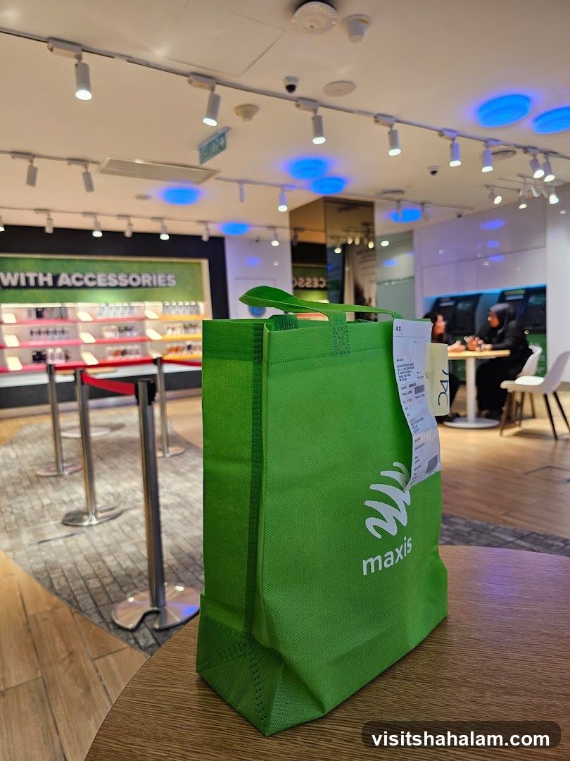 Green Shopping Bag with Maxis Logo