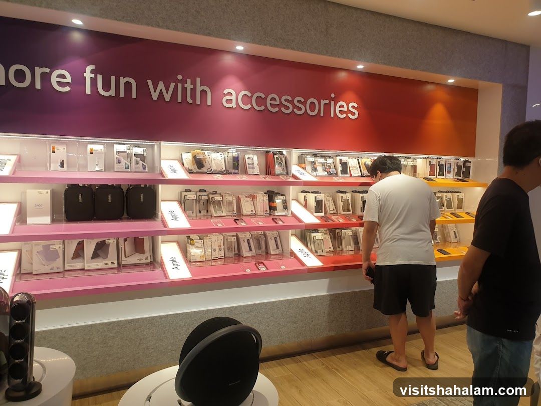 Store display of phone accessories