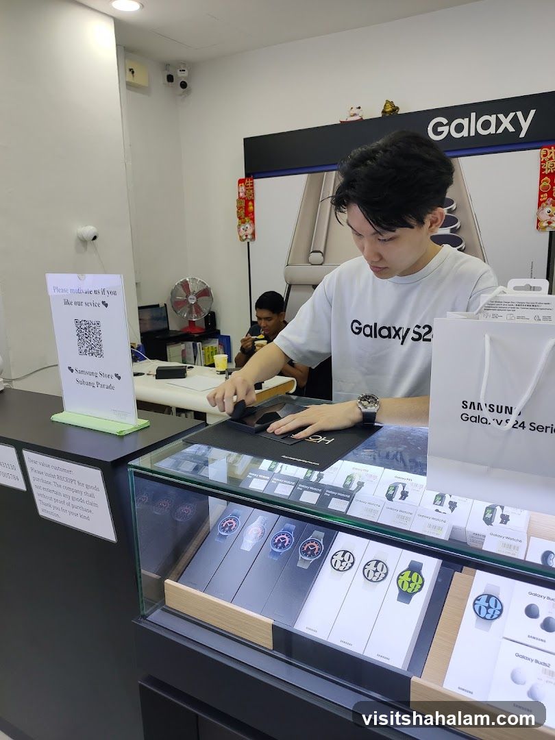 Samsung Store Interior