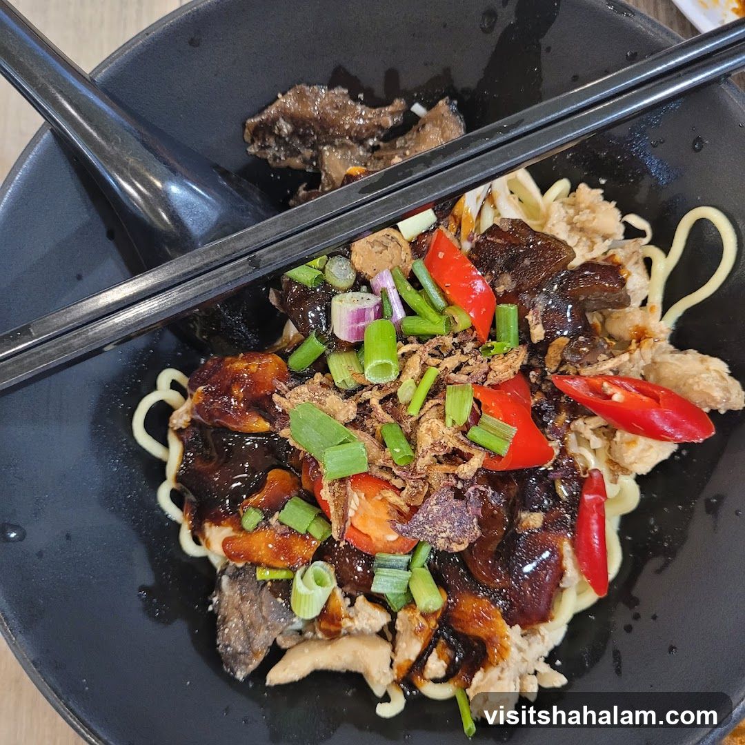 Noodles with Toppings
