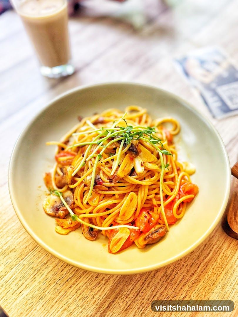 Spaghetti with Mushrooms and Tomatoes