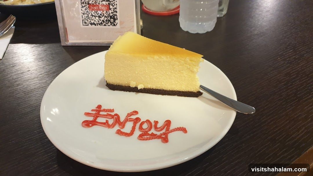 Cheesecake with "Enjoy" written in sauce