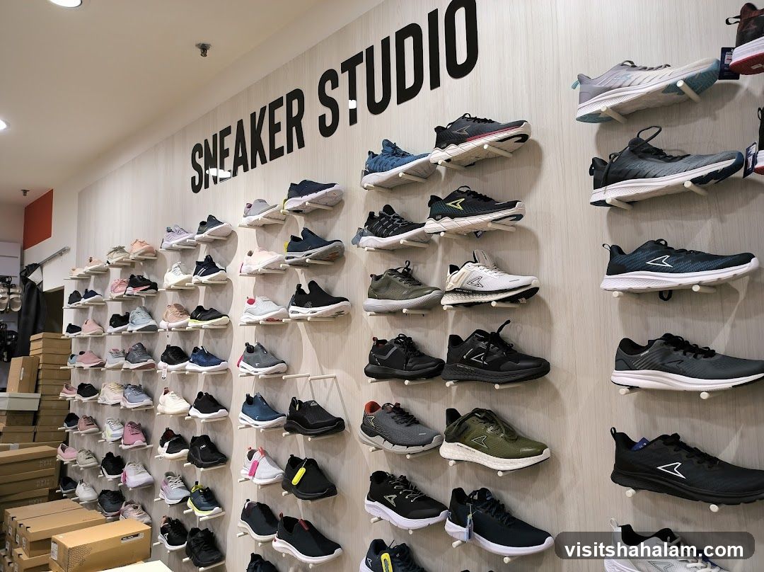 Sneaker Studio Display