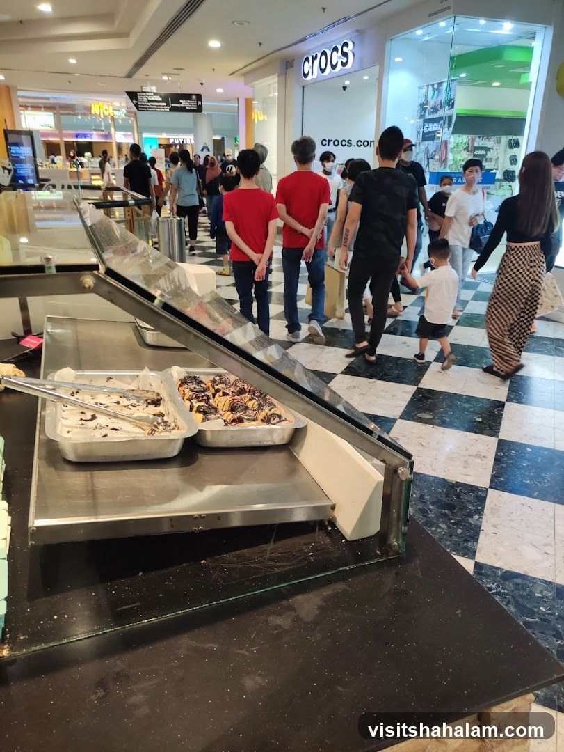 Food display in a mall