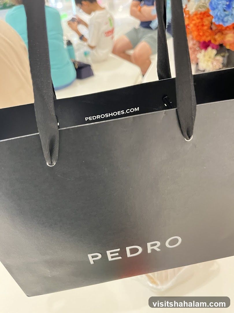 Black shopping bag with PEDRO logo