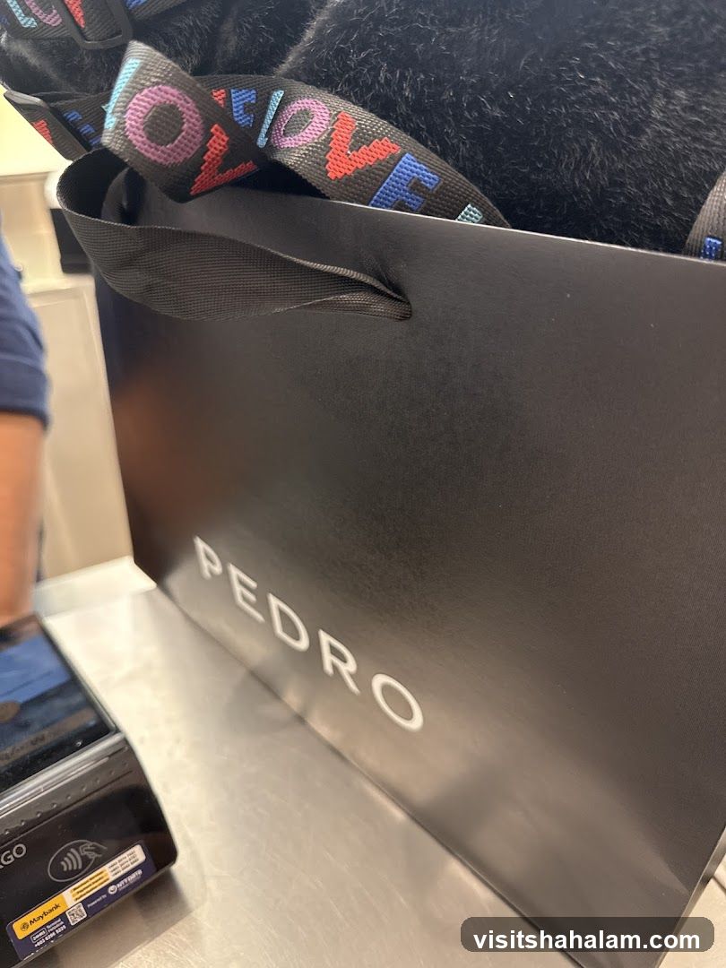 Shopping Bag with "PEDRO" Logo
