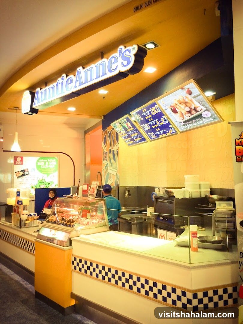 Auntie Anne's Counter