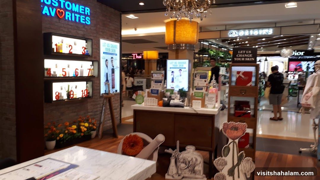 Cosmetics store display