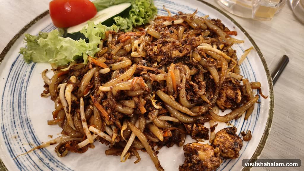 Stir-fried Noodles with Chicken and Vegetables