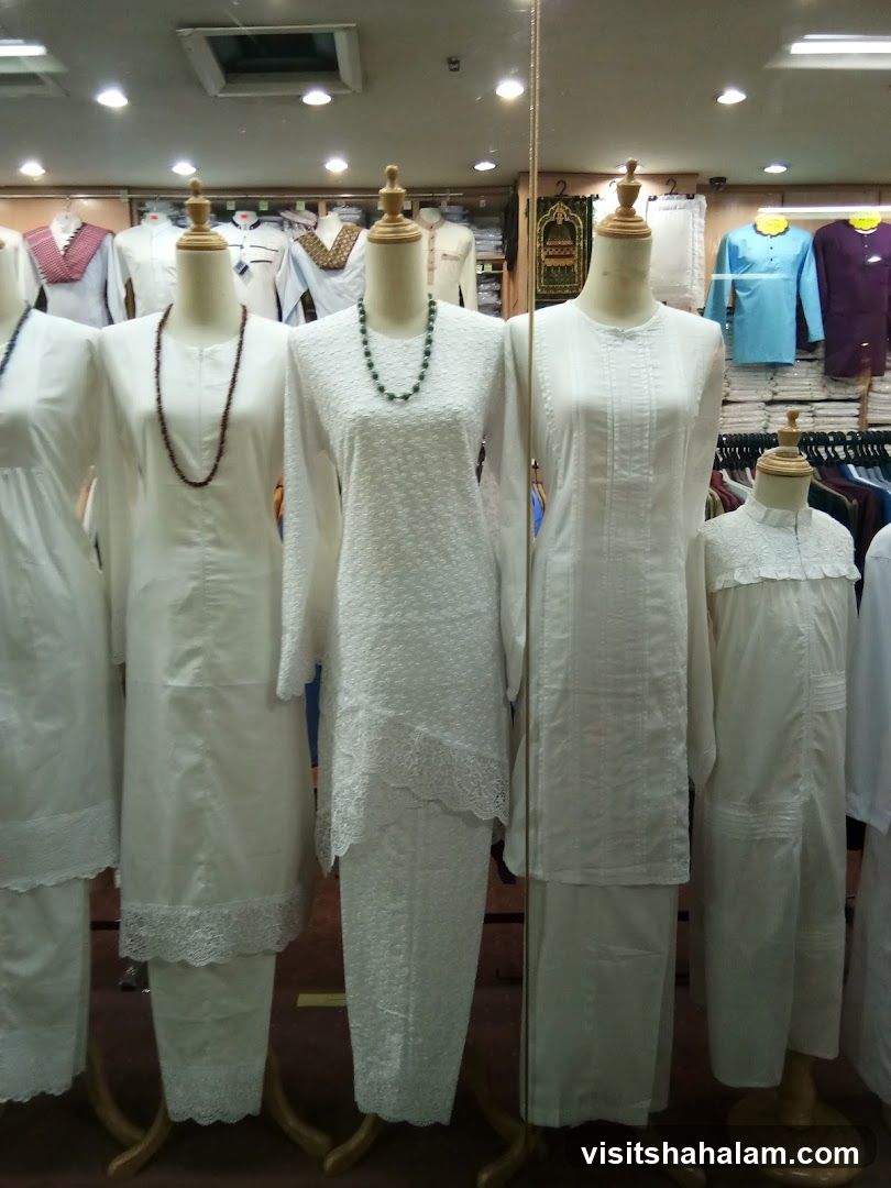 Mannequins in white traditional clothing
