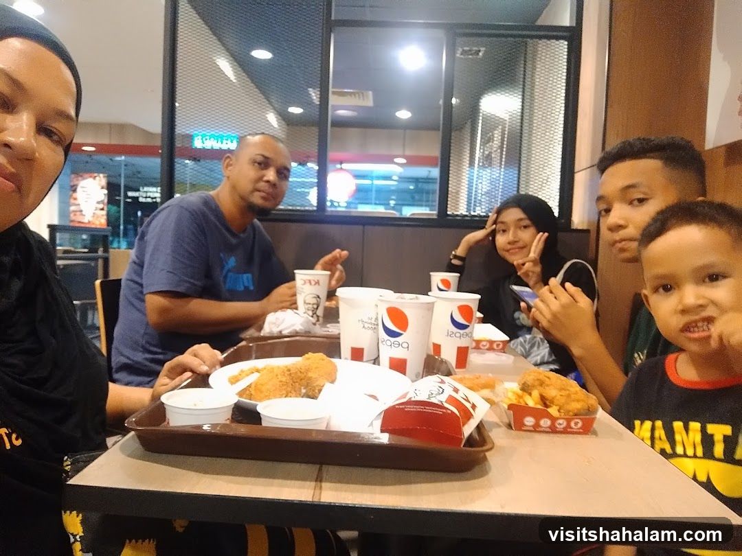 Family enjoying KFC meal