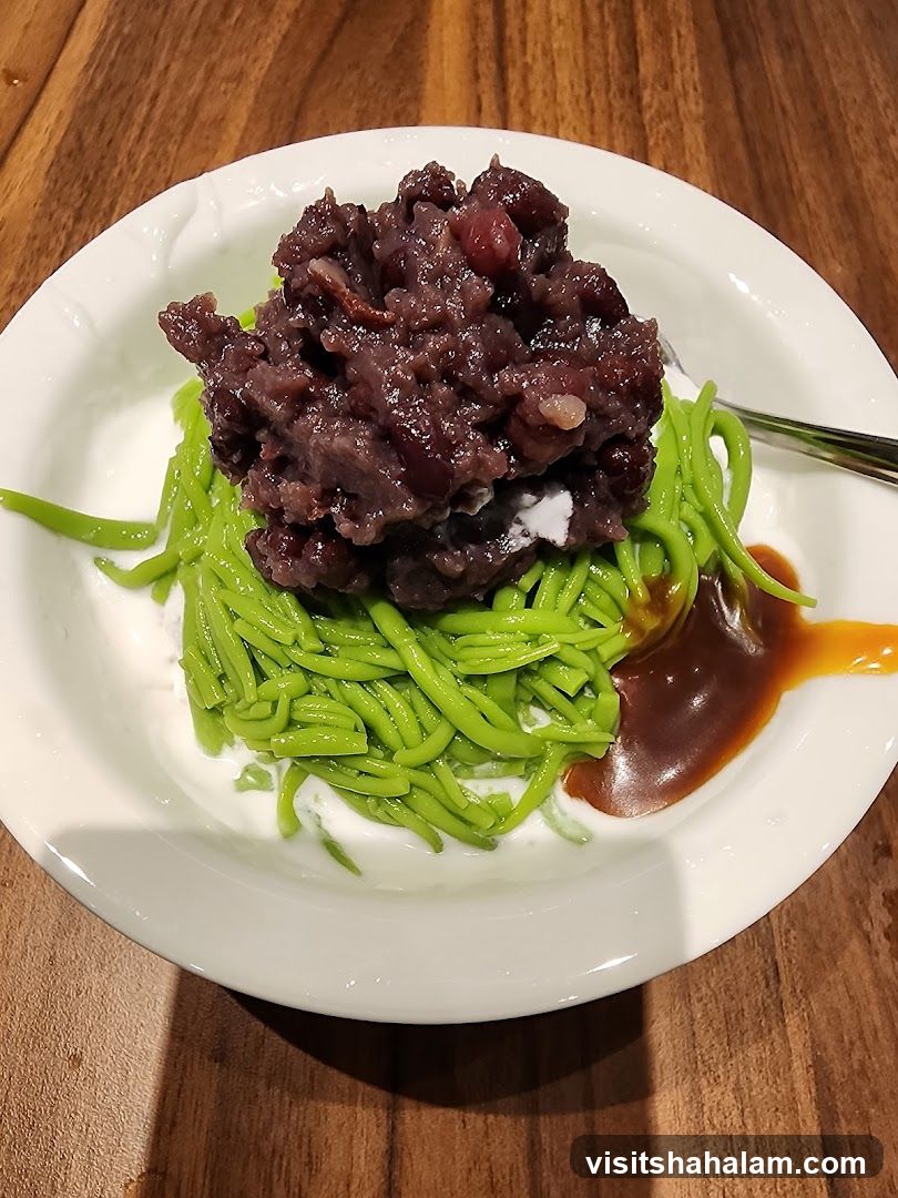 Dessert with Red Beans and Green Noodles