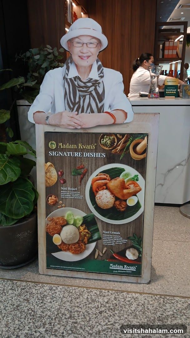 Madam Kwan's Signature Dishes Display
