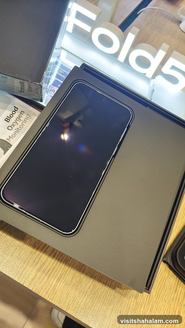 Fold 5 Phone Display