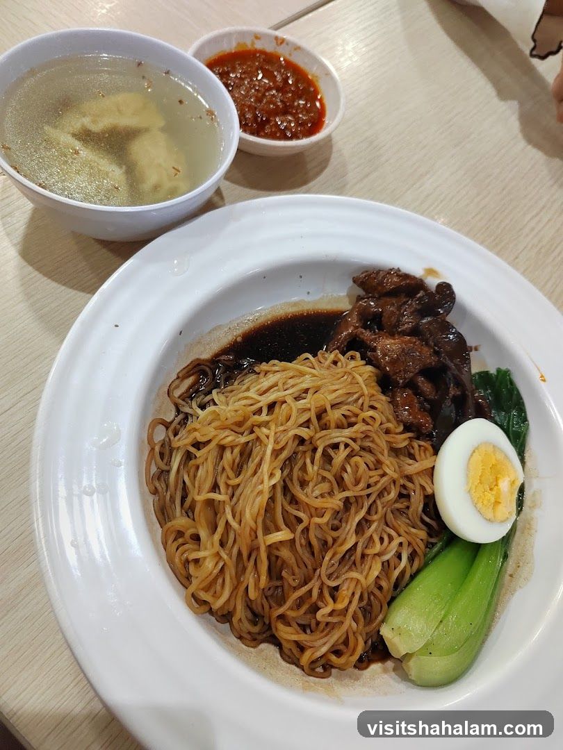 Noodles with Meat and Egg