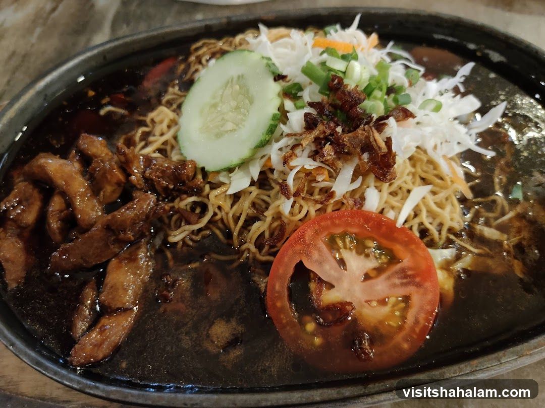 Sizzling Noodles with Meat