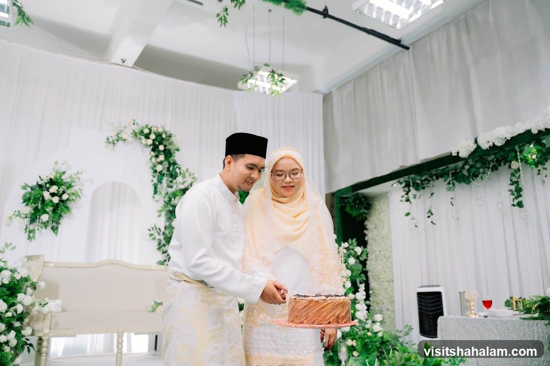 Wedding Cake Cutting