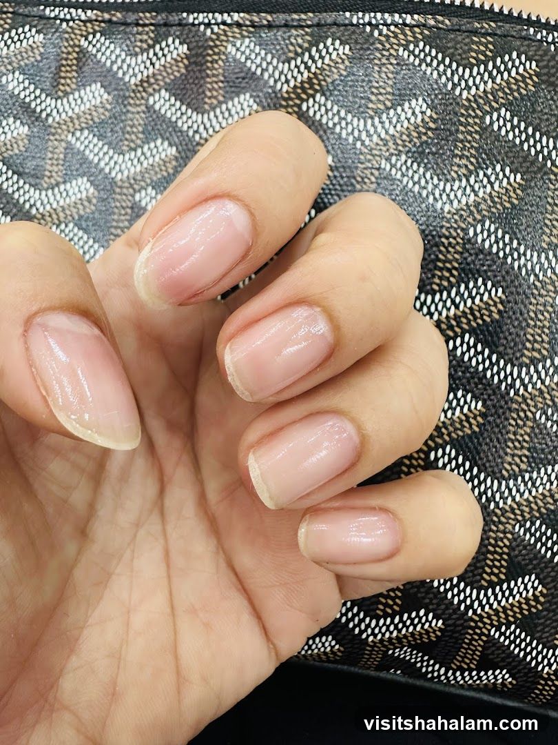 Nails with a patterned bag