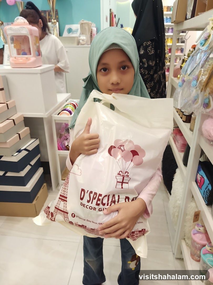 Girl holding a shopping bag