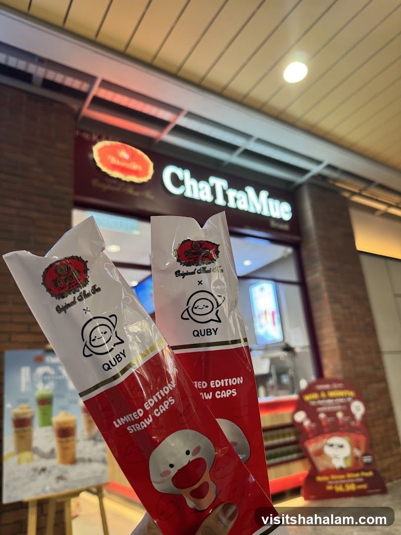 ChaTraMue Storefront with Merchandise