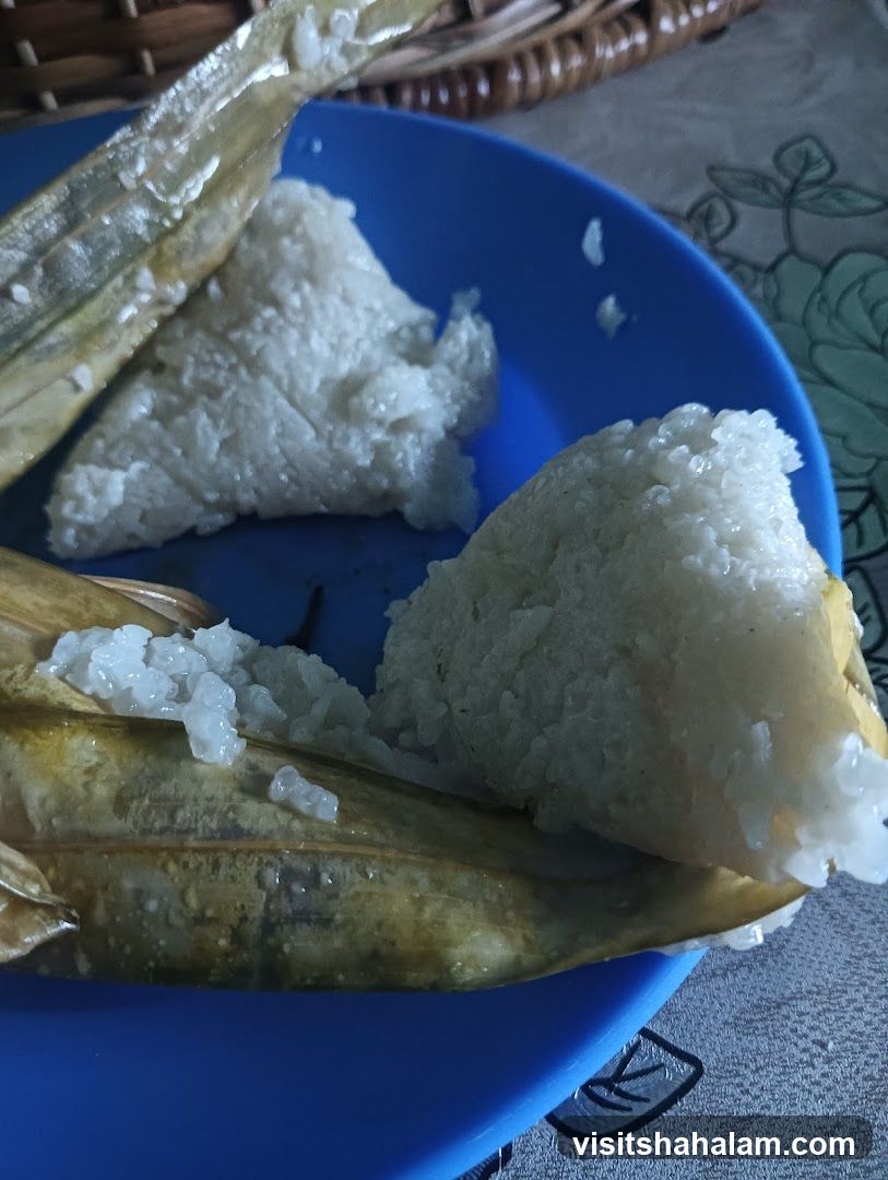 Rice cakes in leaves