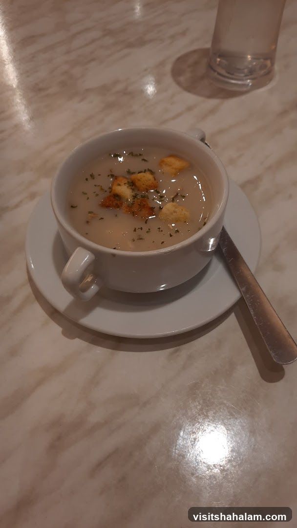 Creamy Soup with Croutons