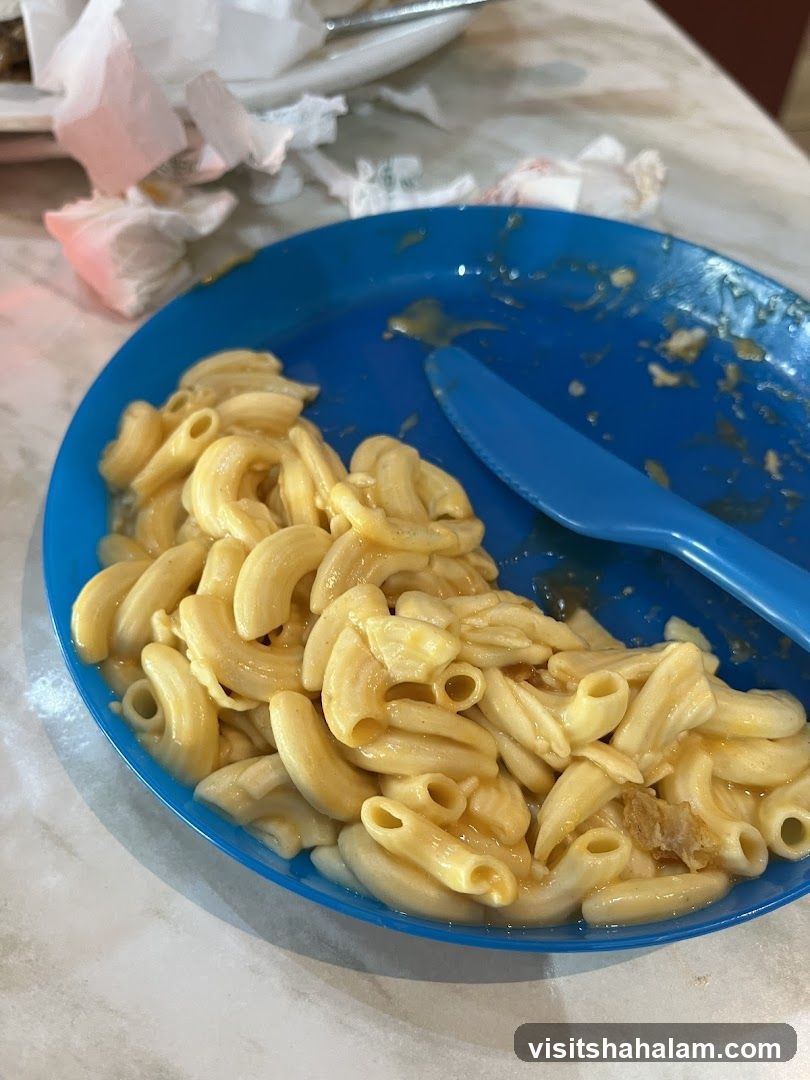 Macaroni and Cheese on a Blue Plate