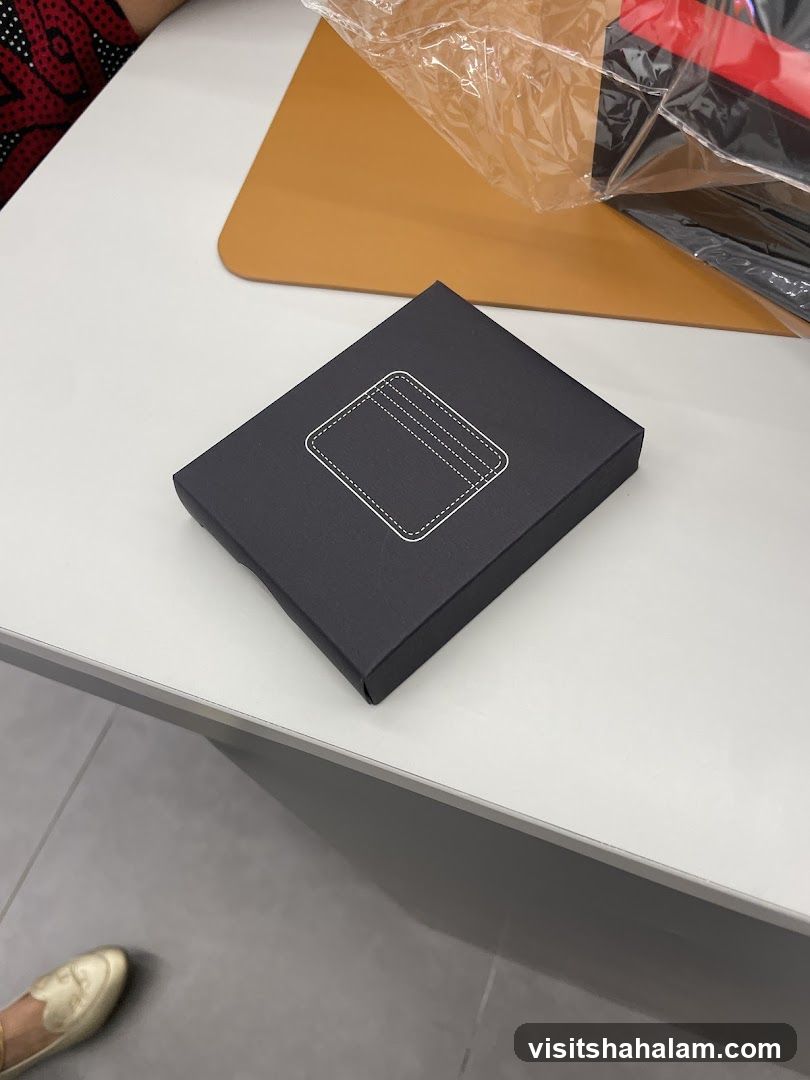 Black gift box with card holder outline