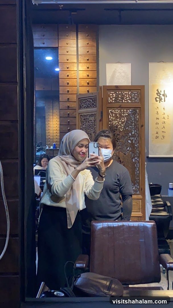 Two people taking a selfie in a salon
