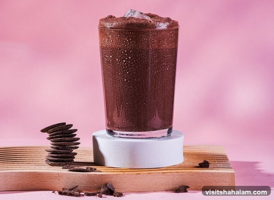 Chocolate Drink with Cookies