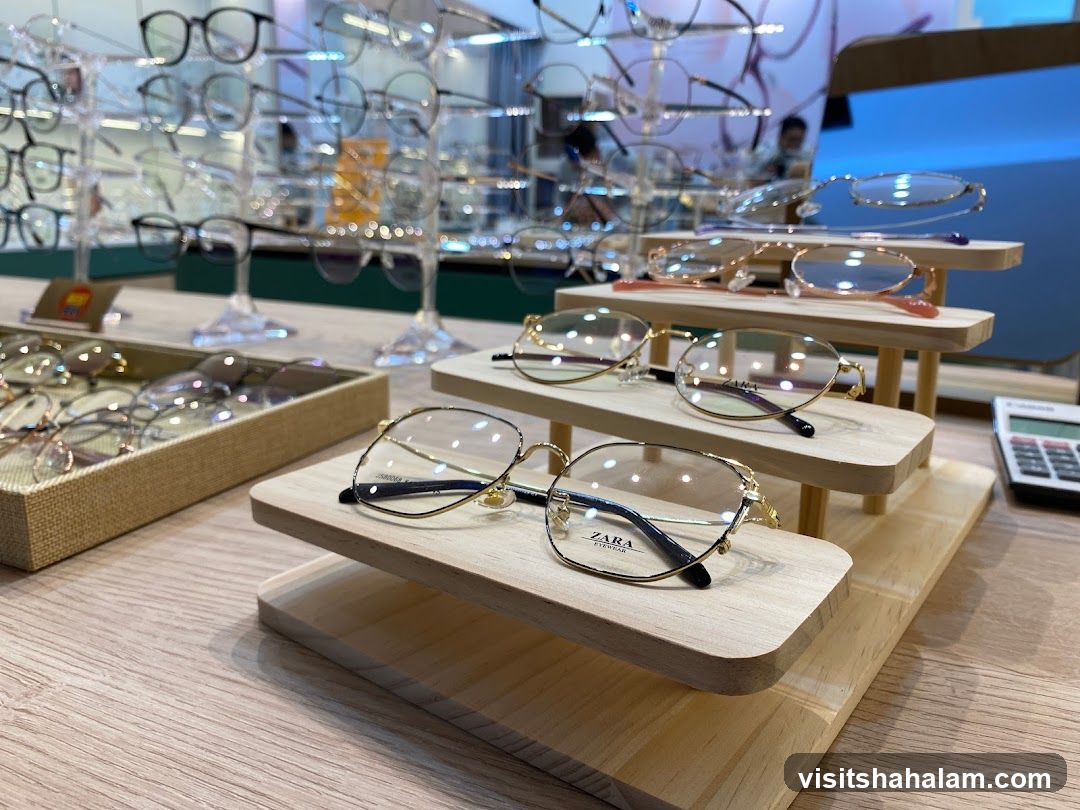 Eyeglasses Display