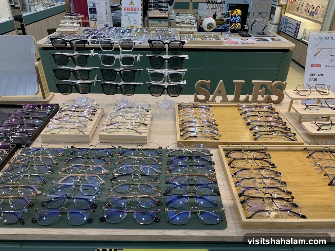 Eyeglasses Display