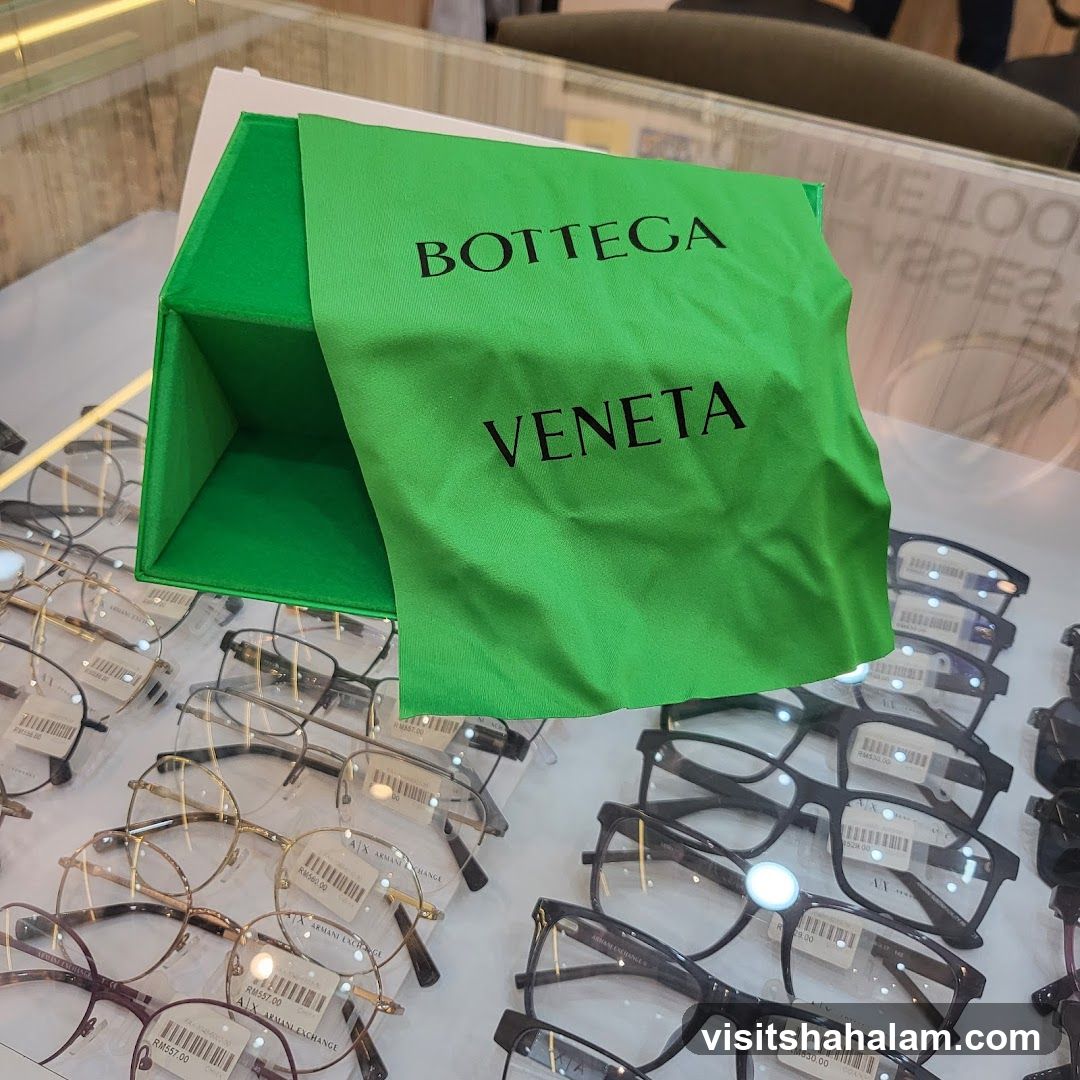 Eyeglasses Display