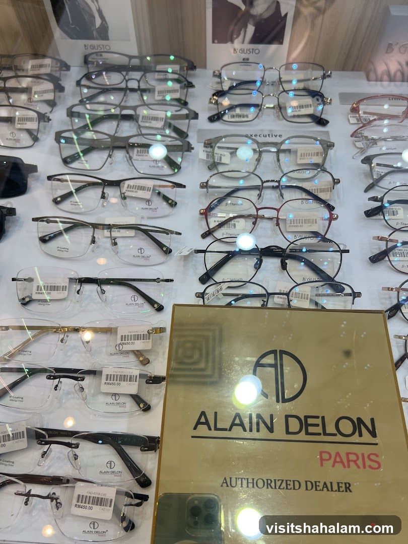 Eyeglasses Display