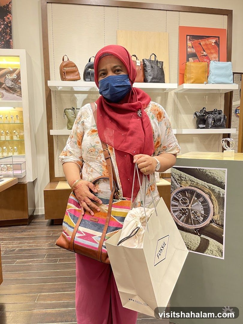 Woman with Fossil Shopping Bag