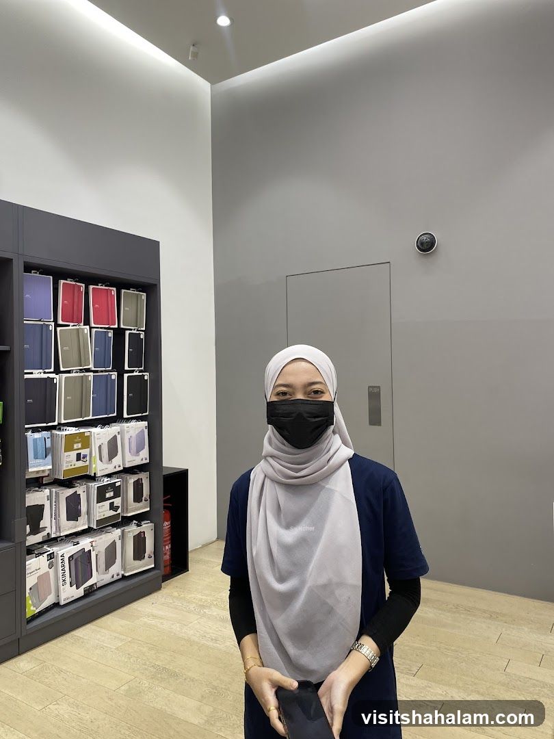 Store Employee