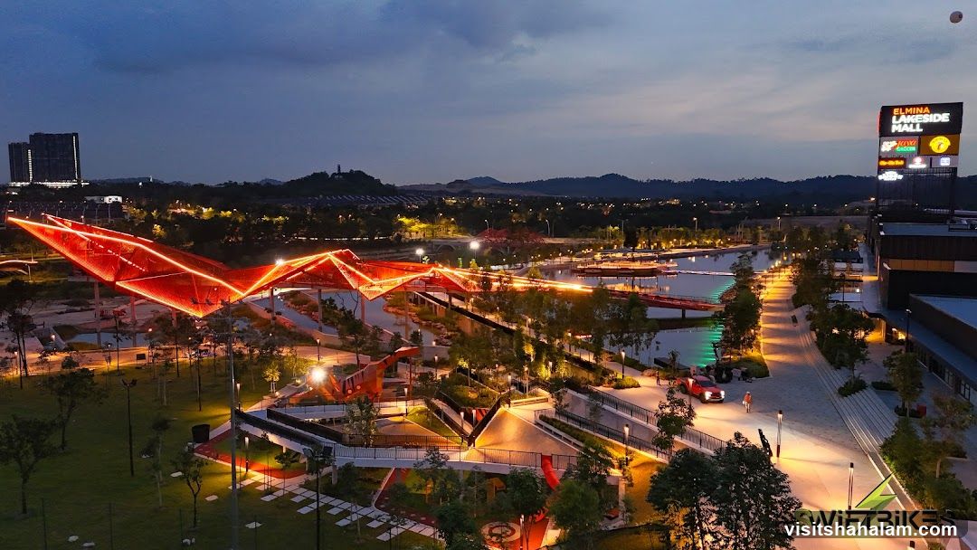 Elmina Lakeside Mall at Dusk