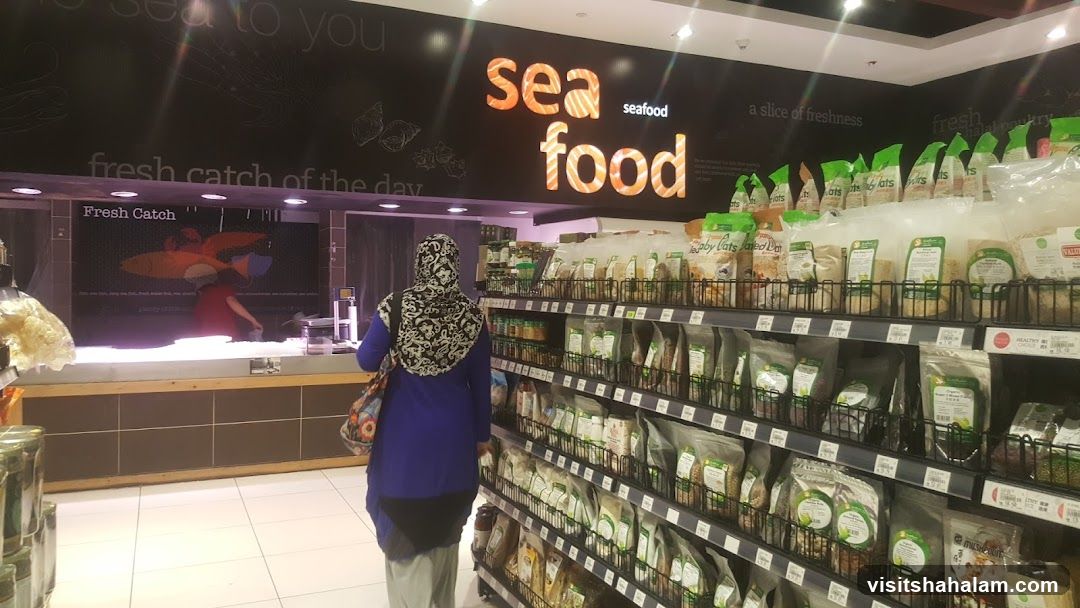 Seafood and Dry Goods Aisle