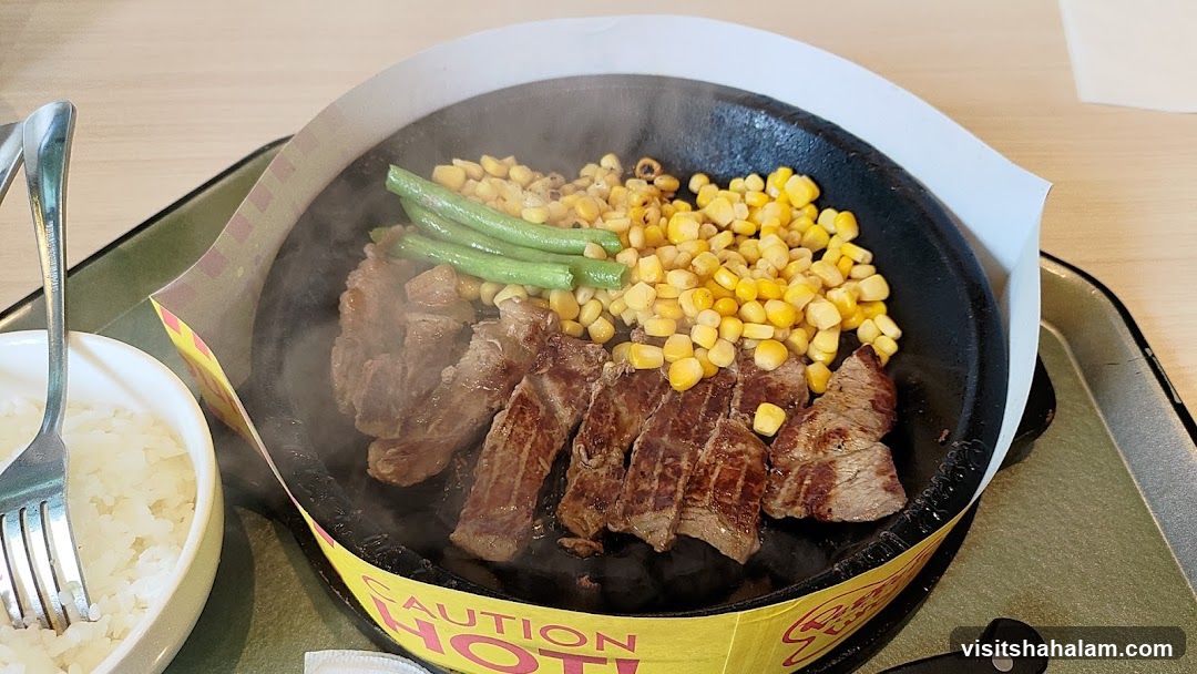 Sizzling Steak with Corn and Green Beans