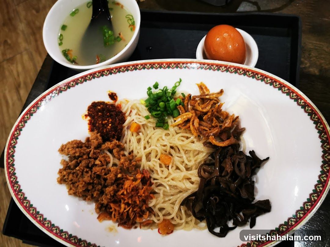 Noodles with Toppings