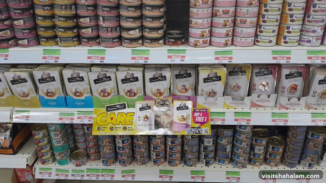 Pet Food Aisle